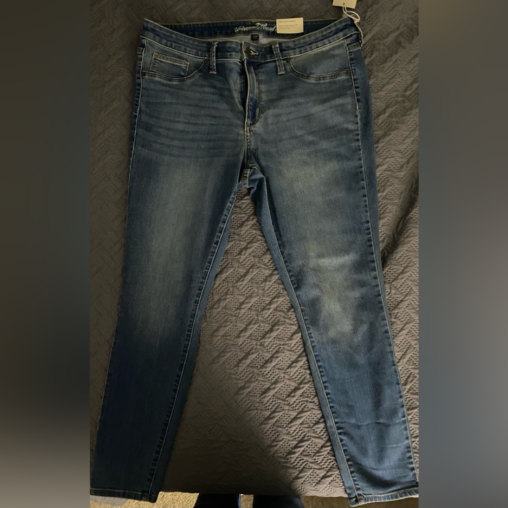 Universal Thread Mid-Rise Blue Denim Jeans